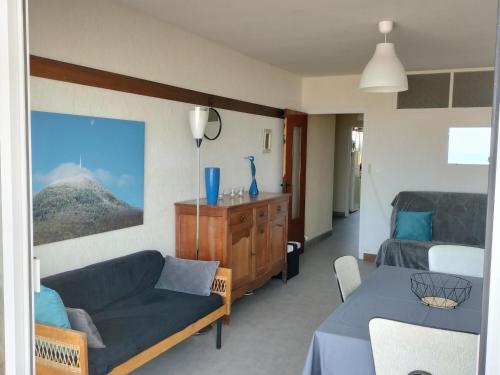 Fotografia z galérie ubytovania Appartement 1 chambre, balcon mer, Saint-Jean-de-Monts, 50m plage, animaux admis, parking - FR-1-323-266 v destinácii Saint-Jean-de-Monts