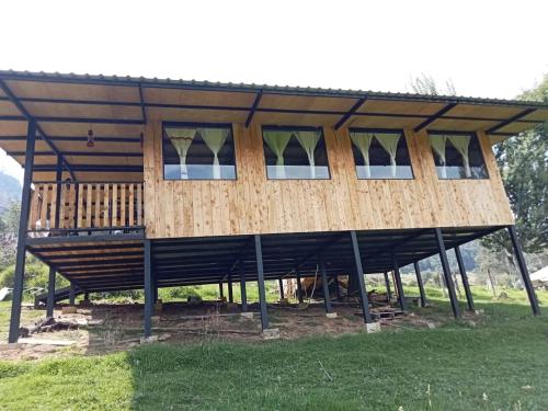 Das Gebäude in dem sich das Ferienhaus befindet