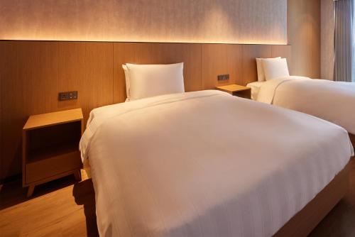 Una cama o camas en una habitación de L7 HAEUNDAE by LOTTE