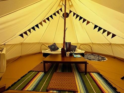 a tent with a table in the middle of a room at Yamamizuki in Shimanto
