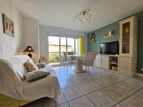 Appartement Centre-Ville Calme avec Balcon et Garage - Saint-Georges-de-Didonne - FR-1-550-73