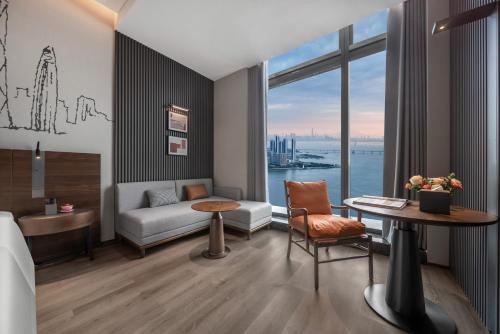 Uma área de estar em Shenzhen Shekou Prince Bay Yifei Hotel