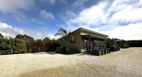 a small house with a gravel driveway in front of it at Country Retreats on Ranzau 8 in Hope
