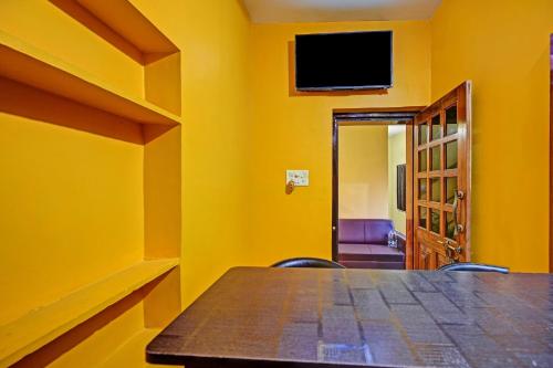 Μια τηλεόραση ή/και κέντρο ψυχαγωγίας στο Hotel O Comfort ZON