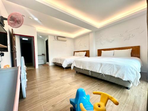 a bedroom with two beds and a childs toy at Nanwan254 Homestay in Nanwan