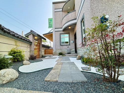 a house with a walkway in front of a building at Hualien Wazuka Homestay in Hualien City