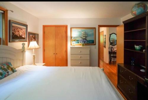 Katil atau katil-katil dalam bilik di Your Beach house on the island