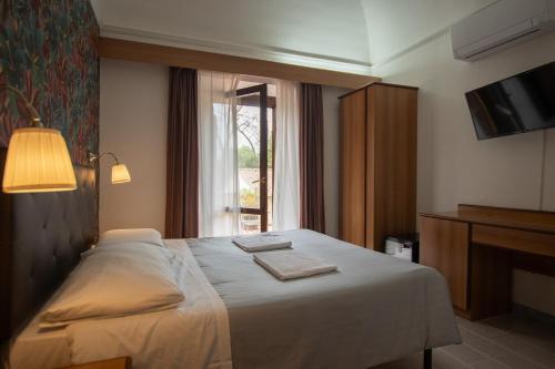a hotel room with a bed and a window at Hotel Francesco in Pisa