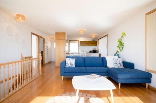 Ruang duduk di Idyllic Weymouth Retreat with Ocean Views