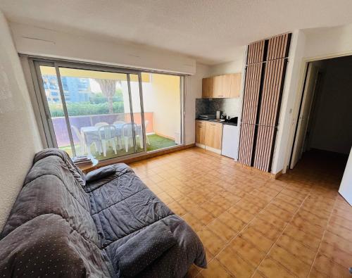 T2 ,4 couchages ,Climatisé ,Terrace ,en face d'Aqualand ,plage Rochelongue