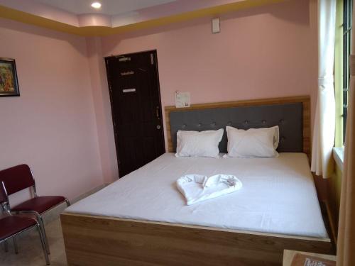 Un pat sau paturi într-o cameră la Hotel Red Velvet