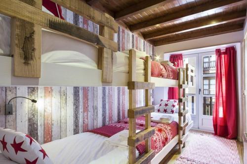 Postel nebo postele na pokoji v ubytování Luderna - Apartamento Val de Ruda A19 de Saumet