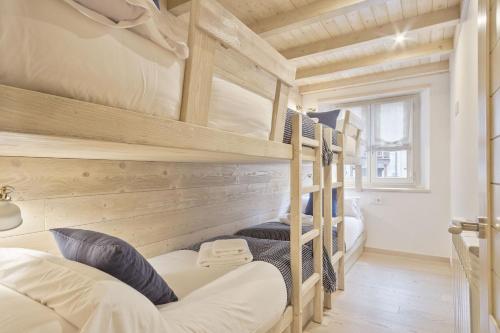 Ένα ή περισσότερα κρεβάτια σε δωμάτιο στο Luderna - Apartamento Val de Ruda A22 Montlude