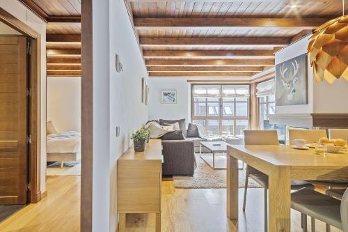 Posezení v ubytování Luderna - Apartamento Val de Ruda B14 Paulet
