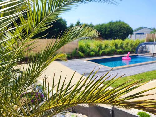 Bazén v ubytování Les suites du littoral - Gîtes proche mer - Piscine - SPA nebo v jeho okolí