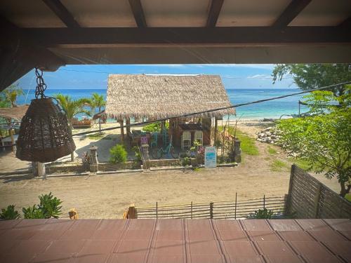 - Vistas a una playa con cabaña y al océano en Dream Makers Beach House, en Gili Air