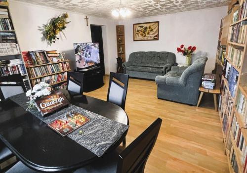 a living room with a table and a couch at Czarne jagody in Kościelisko