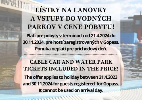 ein Flyer für einen Wasserpark mit einem Schild in der Unterkunft Hotel Akvamarín in Bešeňová