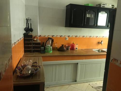 a kitchen with a sink and a counter top at Appartement Familial a 3min de la gare routiere Tanger in Tangier