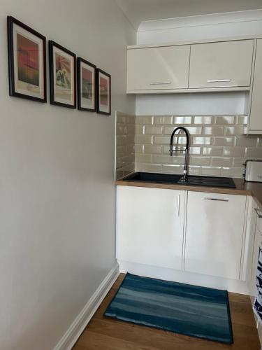 Dapur atau dapur kecil di Little Jem Harlyn Bay near 7 Bays