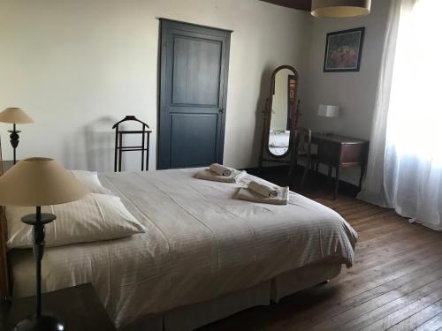 Кровать или кровати в номере villa Marguerite terrasse & garage