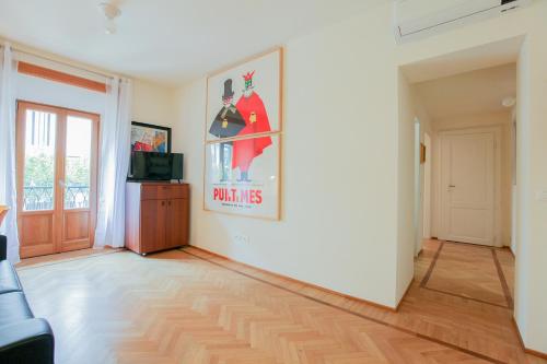 a living room with a picture on the wall at Romantic Spiga Suite in Milan