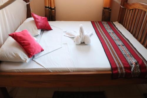 מיטה או מיטות בחדר ב-Pebbles guesthouse in Diani beach road