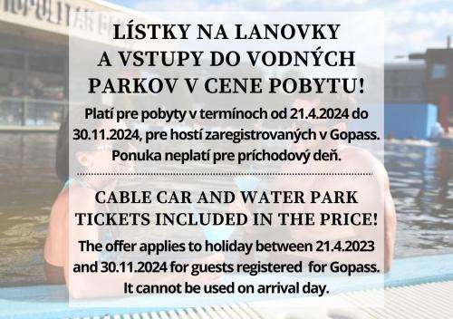 ein Flyer für einen Wasserpark mit einem Schild in der Unterkunft Hotel Bešeňová in Bešeňová