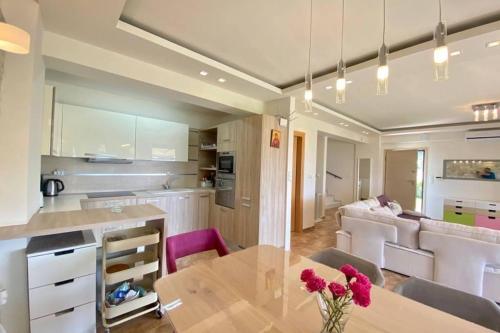 TAMARI Luxury Villa - Miramare