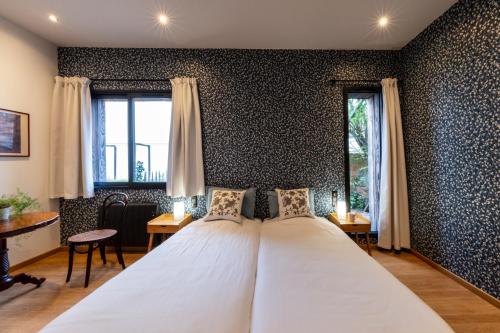 a bedroom with a large bed in a room at Clos des Poulies in La Ferté-Saint-Aubin