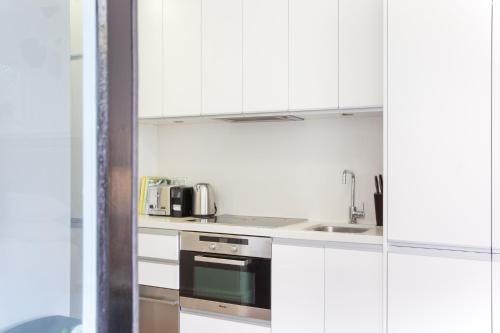 Ett kök eller pentry på Intimate Studio Apartment with Balcony in Glebe DUPLICATE