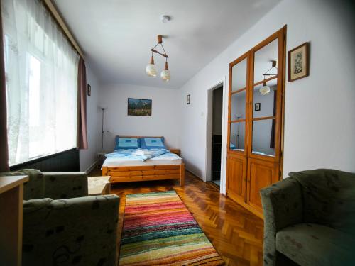 Una cama o camas en una habitación de Oleander Vendégház