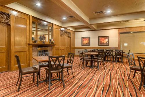 Εστιατόριο ή άλλο μέρος για φαγητό στο Best Western Plus Ramkota Hotel