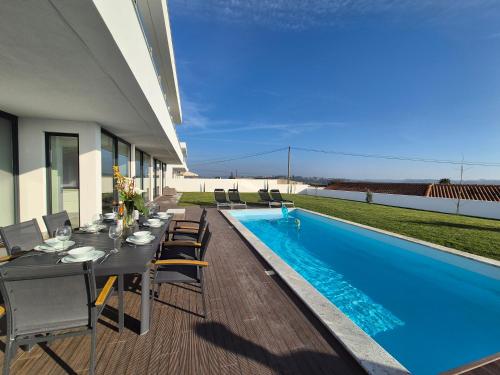 Πισίνα στο ή κοντά στο Casa Arendina - Villa Retreat with Heated Pool
