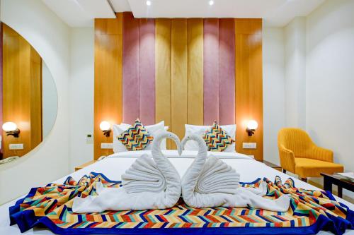a bedroom with a bed with two swans made out of towels at Classio Royale By IO Hotels in Amritsar