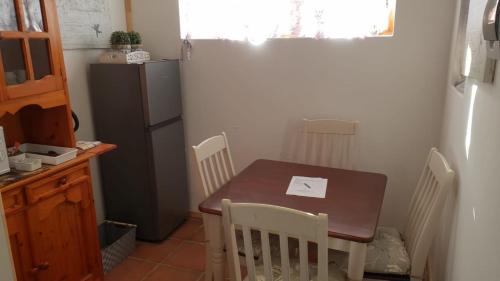 Dapur atau dapur kecil di At The Nest Bed & Breakfast Guesthouse