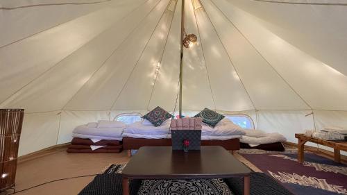 a room with two beds in a tent at Shimanto Yamamizuki - Vacation STAY 36959v in Shimanto