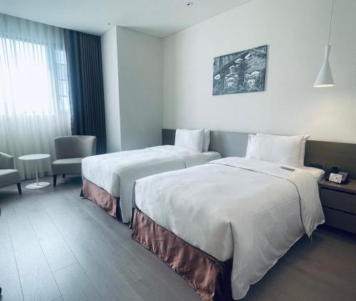 Ένα ή περισσότερα κρεβάτια σε δωμάτιο στο Golden Tulip Glory Fine Hotel
