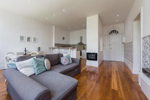 GuestReady - Cityscape coastal flat