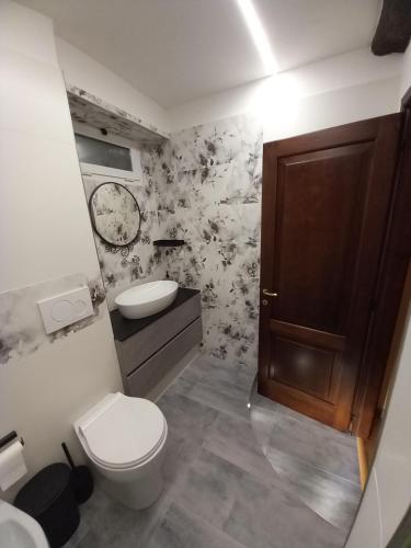 a bathroom with a toilet and a sink at A.R.L.A. House in Cogorno