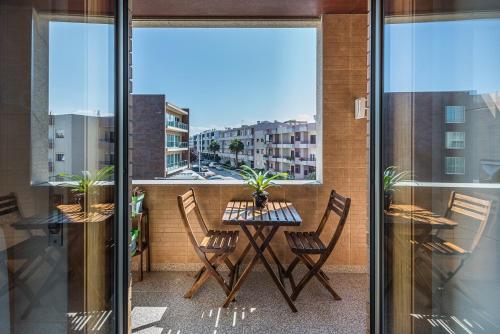 Balkoni atau teres di GuestReady - Luxe living by the pool