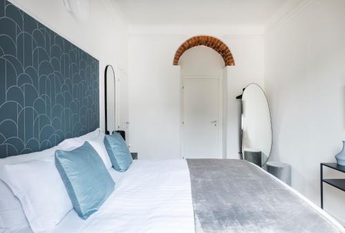Cama o camas de una habitación en Easylife - Suite in Porta Venezia