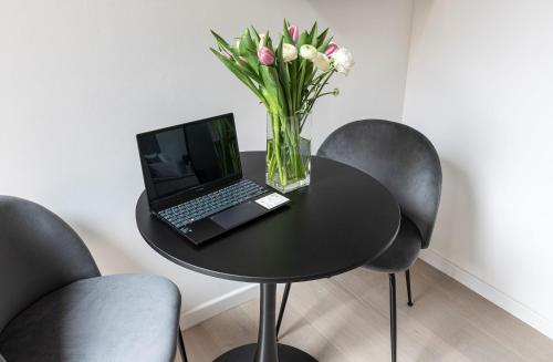Una televisión o centro de entretenimiento en Easylife - Suite in Porta Venezia