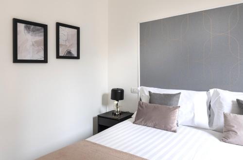 Cama o camas de una habitación en Easylife - Suite in Porta Venezia