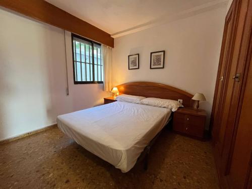 a bedroom with a bed and a window at Dúplex Altamar Solo Familias Serviplaya in Gandía