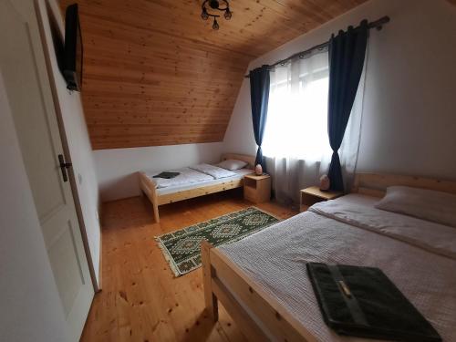 Postel nebo postele na pokoji v ubytování Zöld Tulipán