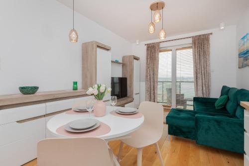 Nowa Letnica Apartament z Parkingiem i Balkonem przy Stadionie Polsat Plus Arena Gdańsk by Noclegi Renters