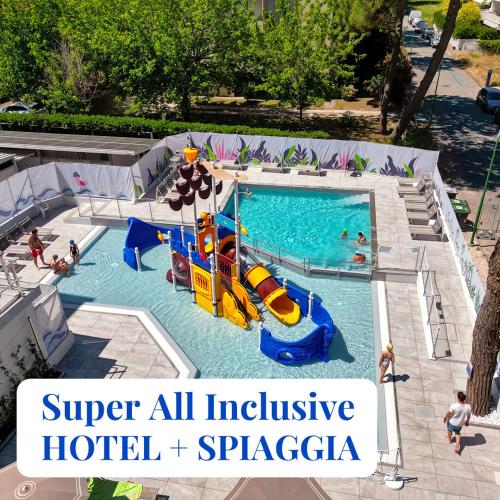 Bazén v ubytování Hotel Roxy nebo v jeho okolí