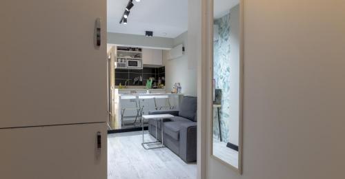 Η κουζίνα ή μικρή κουζίνα στο Alex Suites Lara