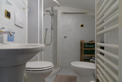 a bathroom with a toilet and a sink and a shower at Fattore 8 in Levanto